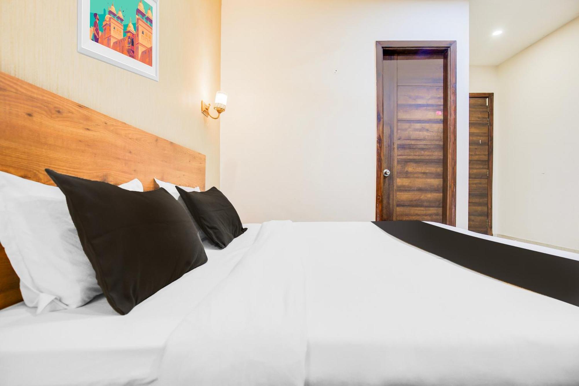 Super Townhouse Grand Fortune Амритсар Экстерьер фото