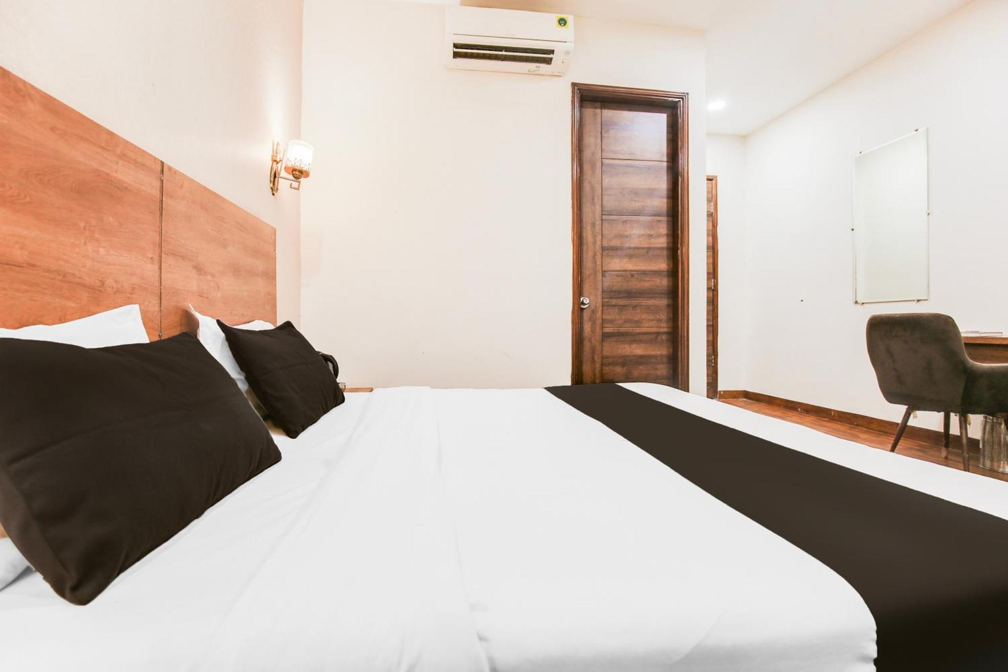 Super Townhouse Grand Fortune Амритсар Экстерьер фото